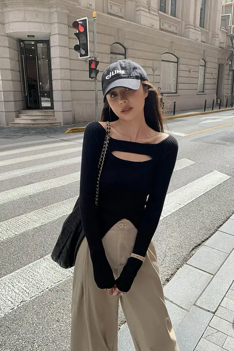 黒のフィット長袖トップス【肩出しデザイン・レース編み・秋用】