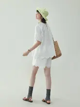 白色刺繍入りカジュアルショートパンツ【女性用・夏用・コットン・フレアシルエット・フリル付き】（セットアップ対応）