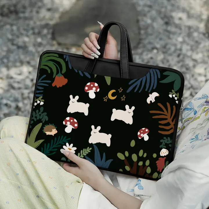 かわいいキノコとウサギデザインのノートパソコンケース【女性用・手提げ対応・Apple MacBook Pro/Airに適合】