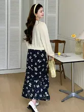 秋季のフェミニンな装い！オープンフロントのカーディガンとフラワープリントキャミソールワンピース（セットアップ対応）