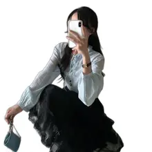 木耳フリルデザインのゆったり長袖ブラウス【優しい雰囲気・リボン付き】