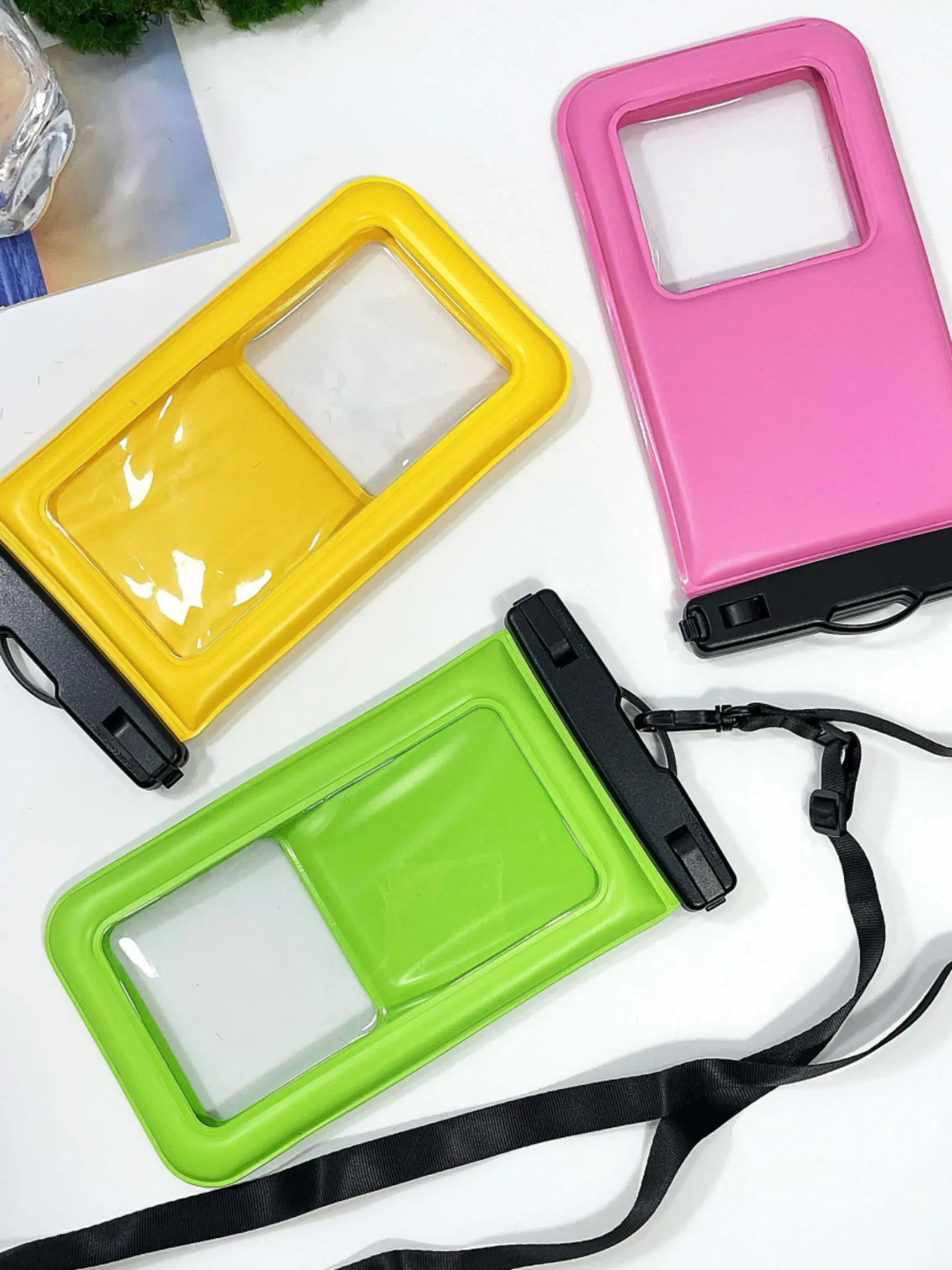 5インチスマホと6インチスマホの違いで迷うなら、この防水ケースが救う！
