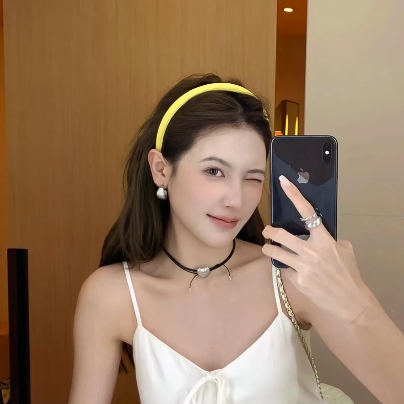 小顔に見えるヘアアレンジ 丸顔で失敗しない方法は？