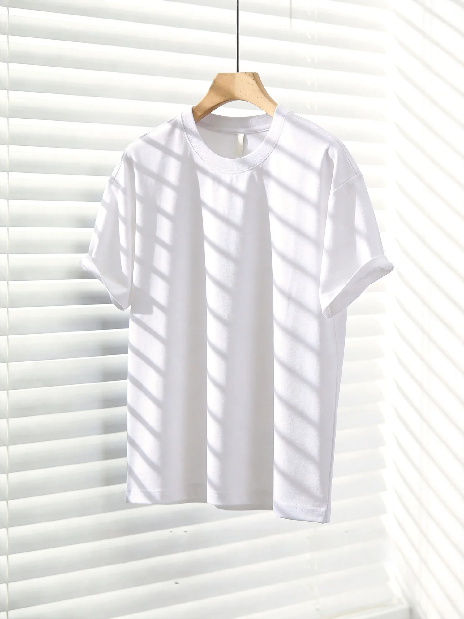 夏のTシャツに迷っているなら、これで解決できる？「介乙」のシンプル無地半袖シャツがおすすめの理由