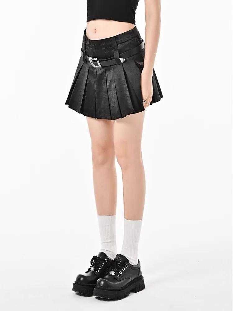 肌理サテンのブラックハイウエストスカート：夏用短裙の実用性とフィット感を解説