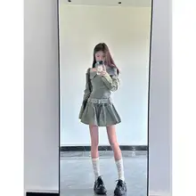 デザイン性の高いデニムオフショルダーワンピース【フレアスカート・ウエストシェイプ・秋用】（セットアップ対応）