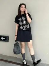 サマースタイルのコーディネート！短袖Tシャツと工装スカートパンツ