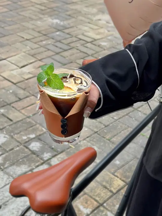 革製コーヒーカップカバー【防熱・滑り止め・デザイン性】