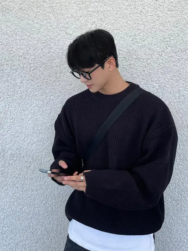 オーバーサイズニット メンズの着こなしと実用性：シンプルデザインの韓式ニットウェアを徹底解説