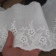片側刺繍の花柄コットンレース生地【DIY服飾・スカートやカーテンのトリム用】