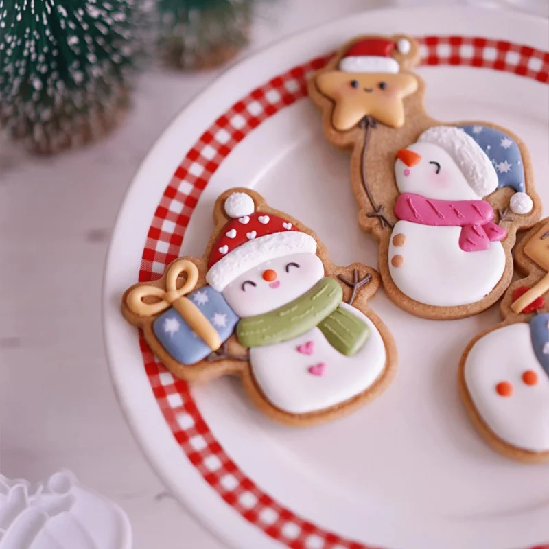 クリスマス雪だるまデザインのアイシングクッキー型：韓式カートンで楽しめるプレゼント用デザイン