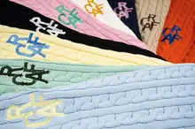 カラフルな麻のニットセーター【ケーブル編み・刺繍デザイン】