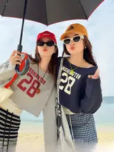 灰色の斜め肩デザイン長袖プリントTシャツ【女性用・春夏用・肩出し・デザイン性あり】（セットアップ対応）