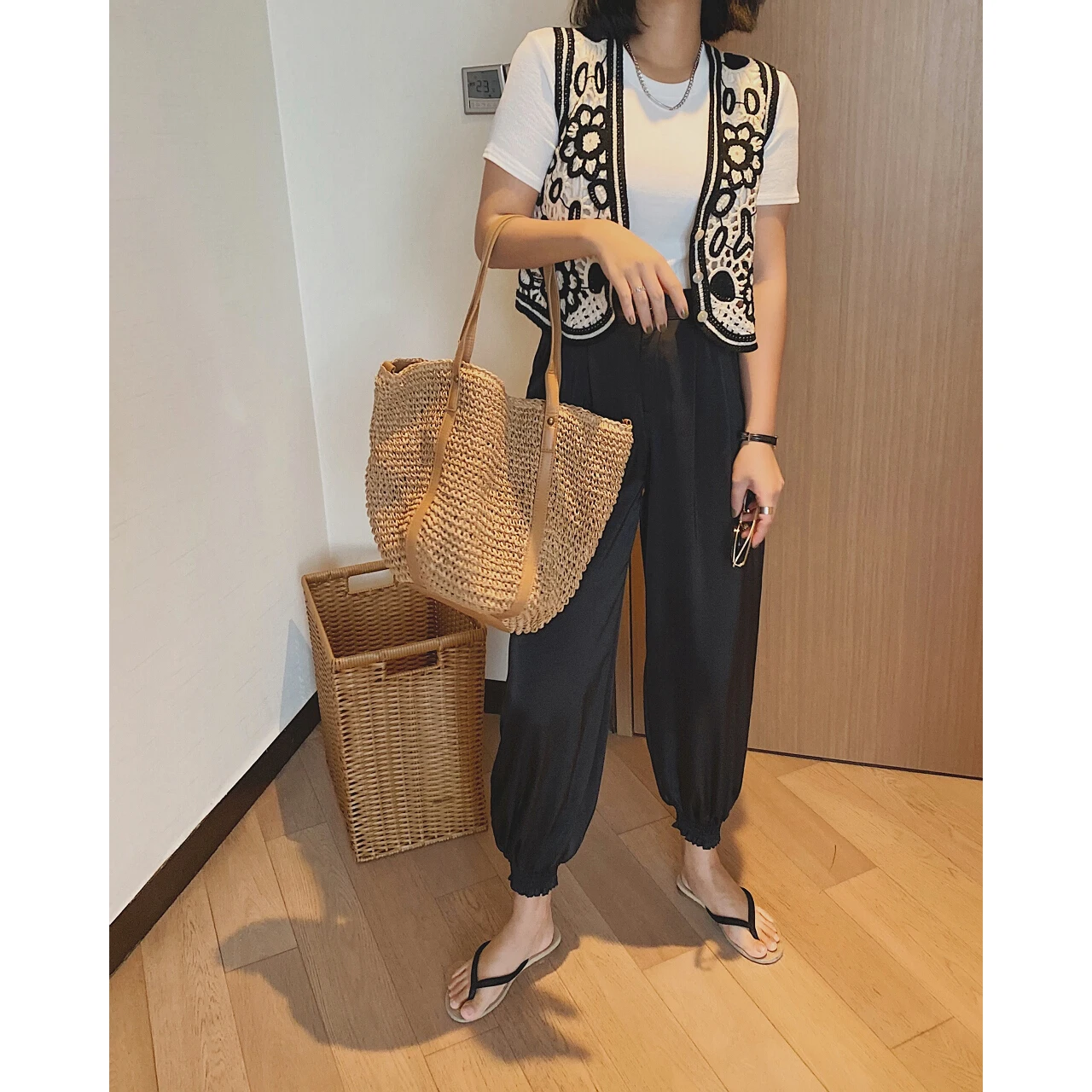 夏服ベストを選ぶときに迷うなら、この1点で解決できる？