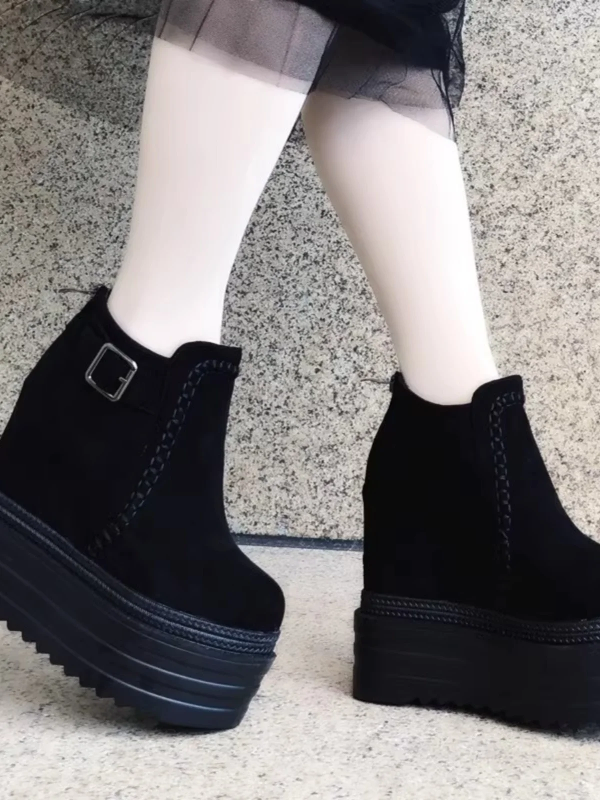 5月に買えるショートブーツは、本当にこの1足で決まる？