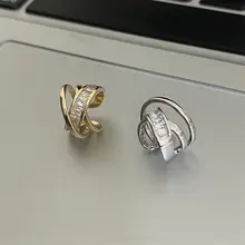 高品質な軽やかで洗練された水晶ジルコニアの幾何学的C型耳骨クリップ