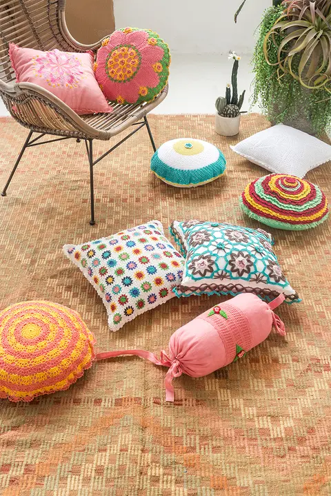 手作り刺繍のボヘミアン風ドリームキャッチャータペストリー【タタミスタイル・クッション／抱き枕付き】