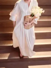 透け感のあるシフォン風デザインのワイドスリーブドレス【フリ pleated・フィット】