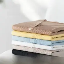 春夏用のVネック抗菌絹混ニットトップス【極上の柔らかさ・ストライプ・薄手】