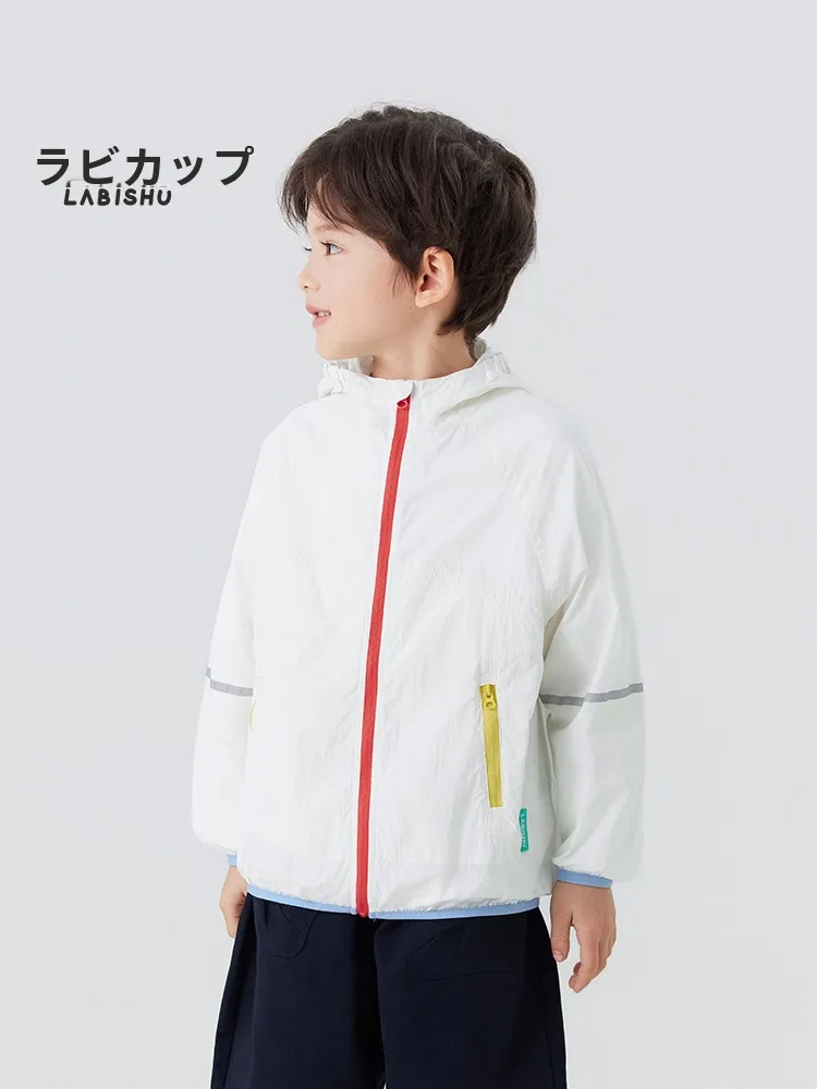 アウトドア製品で子どもを守るには？子供用薄手フード付きアウターの選び方と実際の使い方