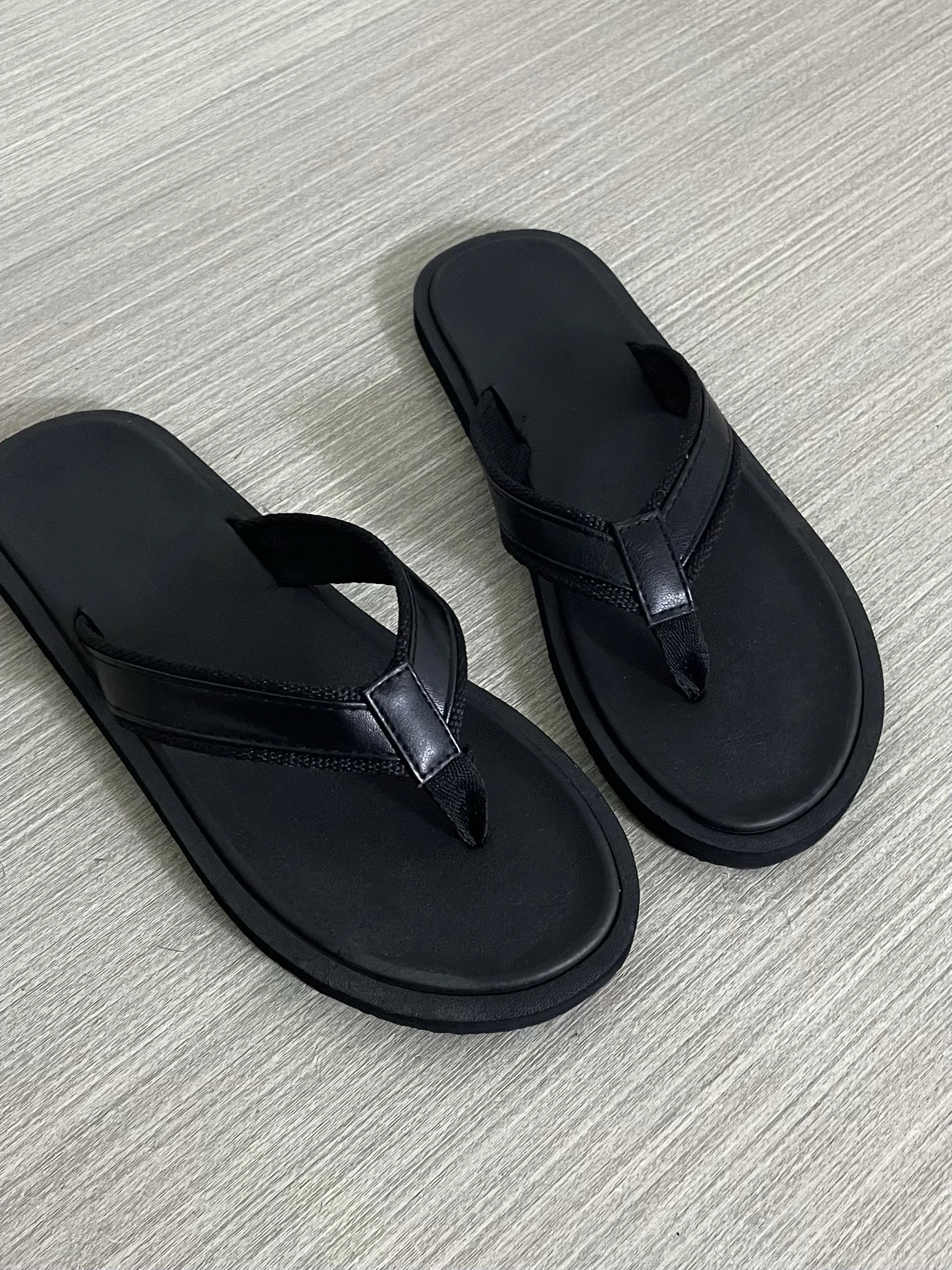 スラックス サンダル メンズ どう選ぶ？シンプルで実用的な夏の1本が今、注目されている
