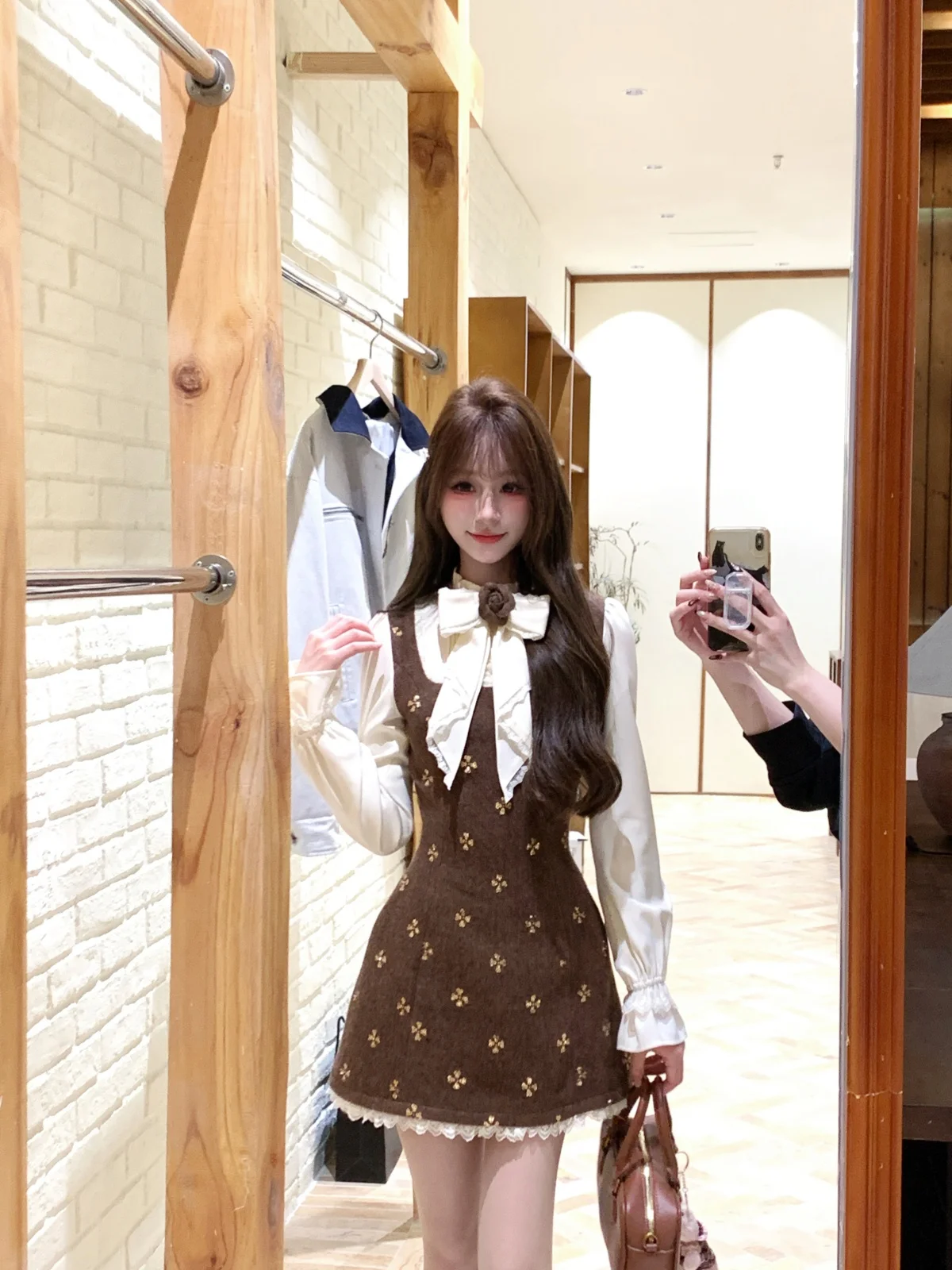ミニドレスはどんなもので、どんな場面で着るの？