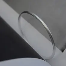 ミニマルデザインの細身ブレスレット【洗練されたスタイル・ファッションアクセサリー】