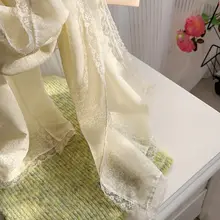 リネンコットン製 薄手の小花柄ストール【春秋兼用・レーストリムデザイン】