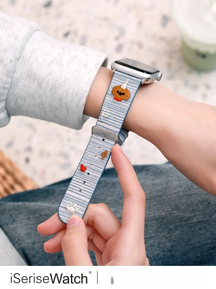 Apple Watchのバンド選びで迷う？愛らしい犬の刺繍レザーバンドが通勤・デートで輝く理由とは？