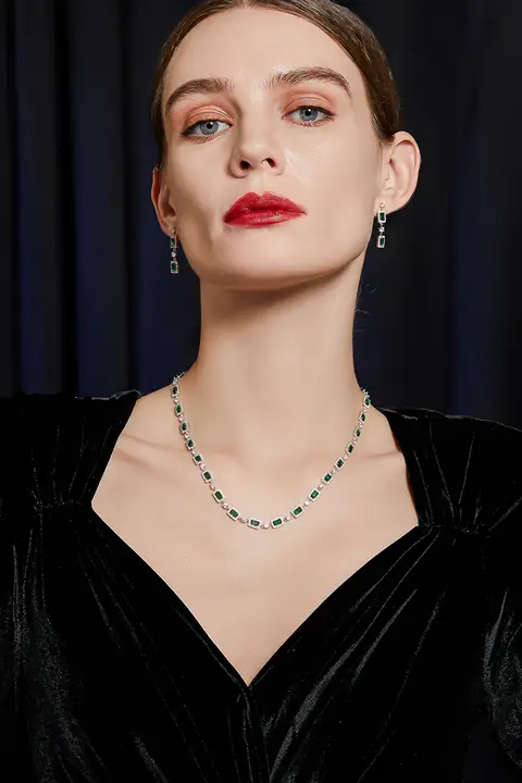 ヴィンテージ風グリーンネックレス【軽奢・ロックカラー・ペンダントアクセサリー】