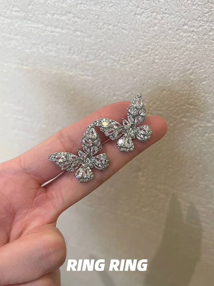 蝶モチーフのイヤークリップ：hooked vintage と vintage fashion の違いを解説
