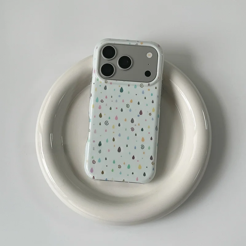 iPhone14 ケース どのブランドがおすすめ？カラフルな雨滴デザインが夏のアウトドアを彩る