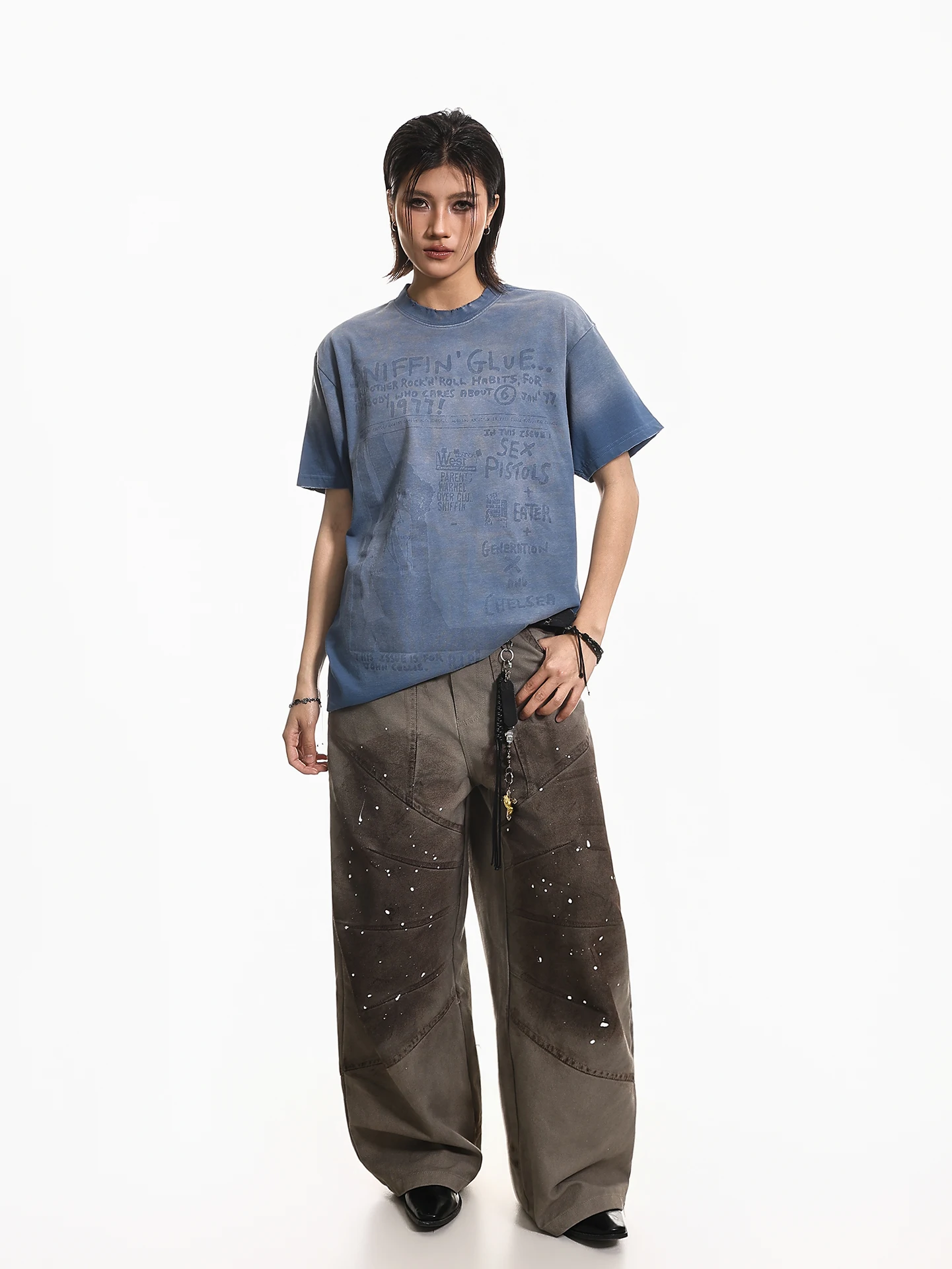 グラデーションデザインのラウンドネックTシャツ：油染みや黄ばみに強いか？実際の使用と対策を解説