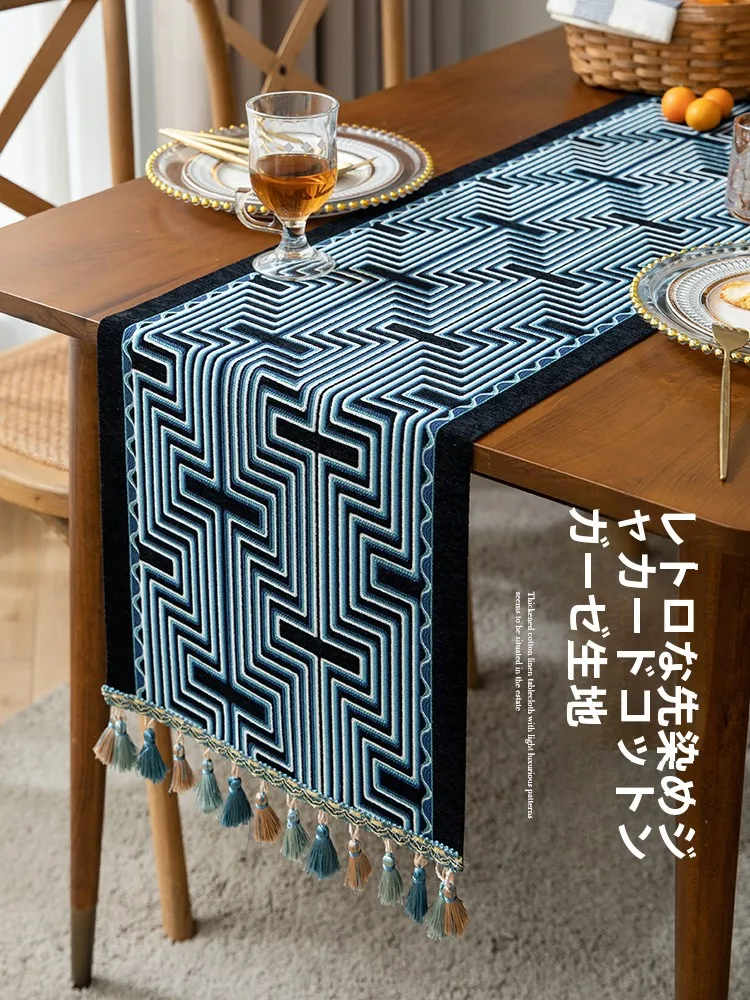 クリスマステーブルコーディネートで「雰囲気」を決めるには？