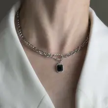 ネックレス ユニセックス ダークテイスト ムーンモチーフ アシンメトリー 個性的デザイン ラグジュアリー 上品 アジャスター付き