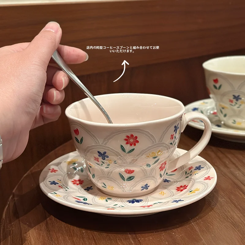 陶器製マグカップ 小花デザイン 高級感ある復古スタイル ギフトに最適