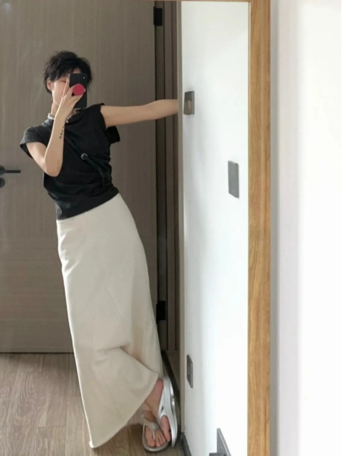 プリーツスカート コーデ 完全ガイド｜トップス選びの秘密とファッションルール