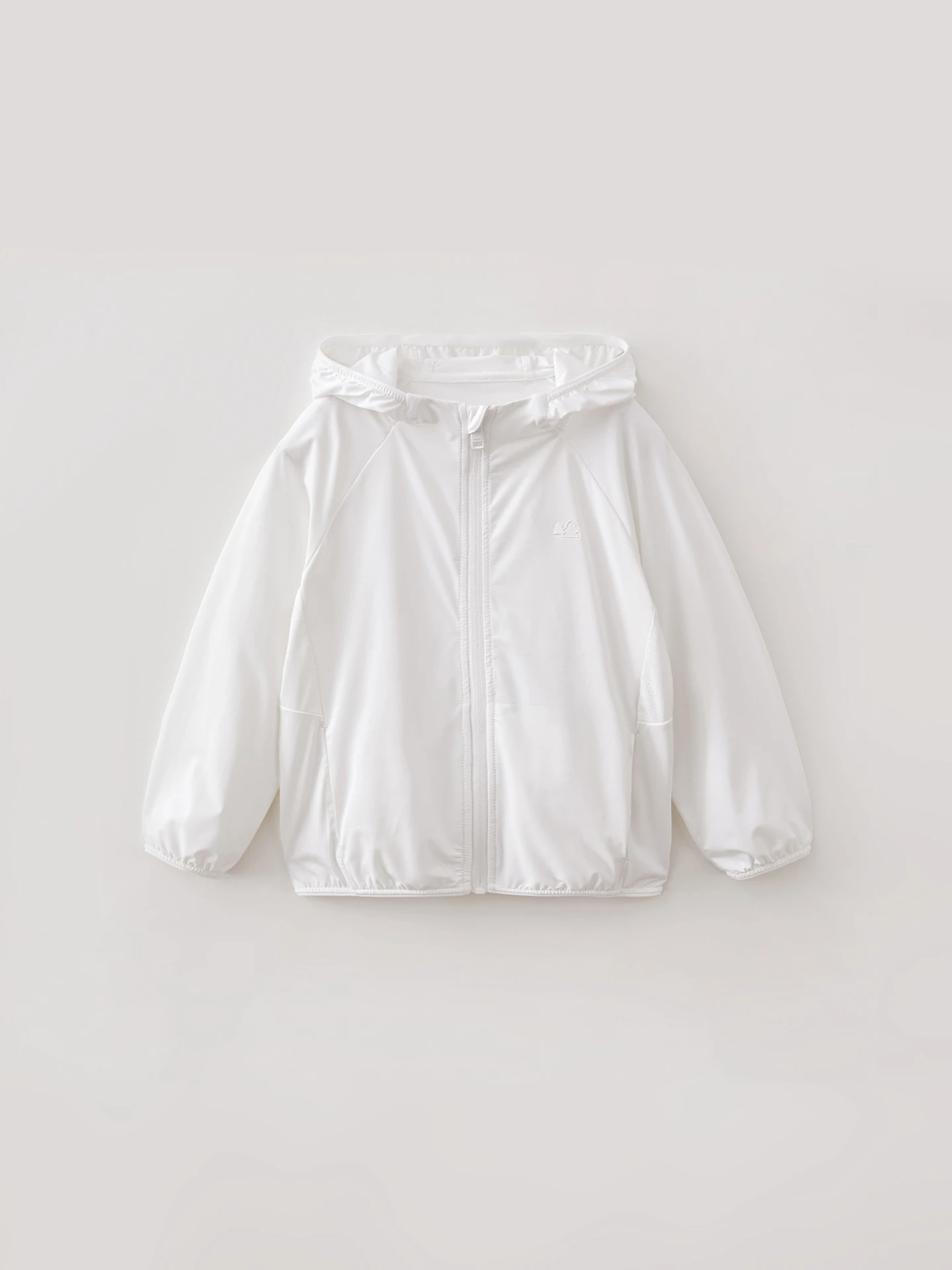 気温20度のとき、子どもに着せるべき服はどんなもの？