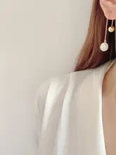 天然バロックパールのスタイリッシュなイヤリング【シンプルでモダンなデザイン・ユニセックス】