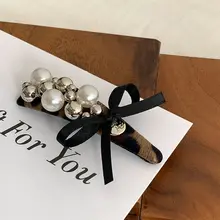 ヴィンテージ風ヒョウ柄パール付きリボンヘアクリップ【エレガント・秋冬用】