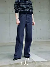 したシルエットのストレートデニムパンツ【静謐なネイビーブルー・カジュアル】