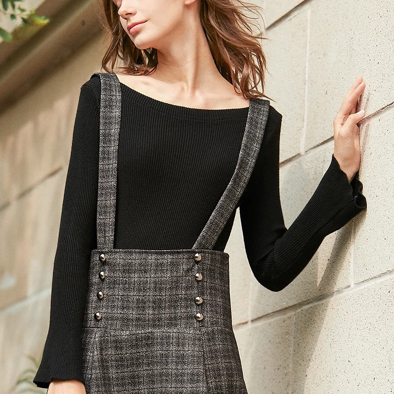 10月中ばに着る服装は？11月後半に着る服装は？チェック柄サロペットスカートとニットトップスが解決する季節感の悩み