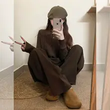 秋の日に最適なオシャレ！グリーンベストとワイドパンツのコーディネート（セットアップ対応）