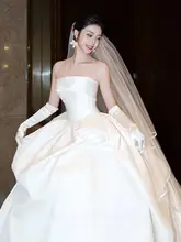 ウェディングベール付きサテン製ロングトレーンドレス【新婦用・撮影用小物】