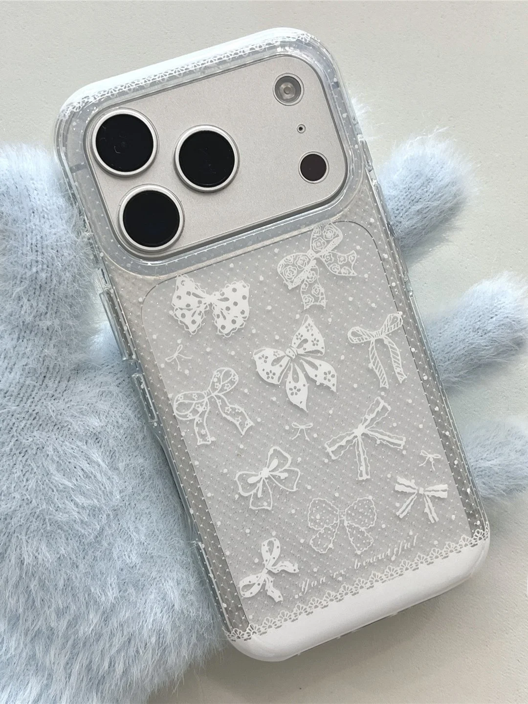 iPhoneケース デコレーション：白色レースリボン付きのインスタ風デザインが実用性と美しさを両立