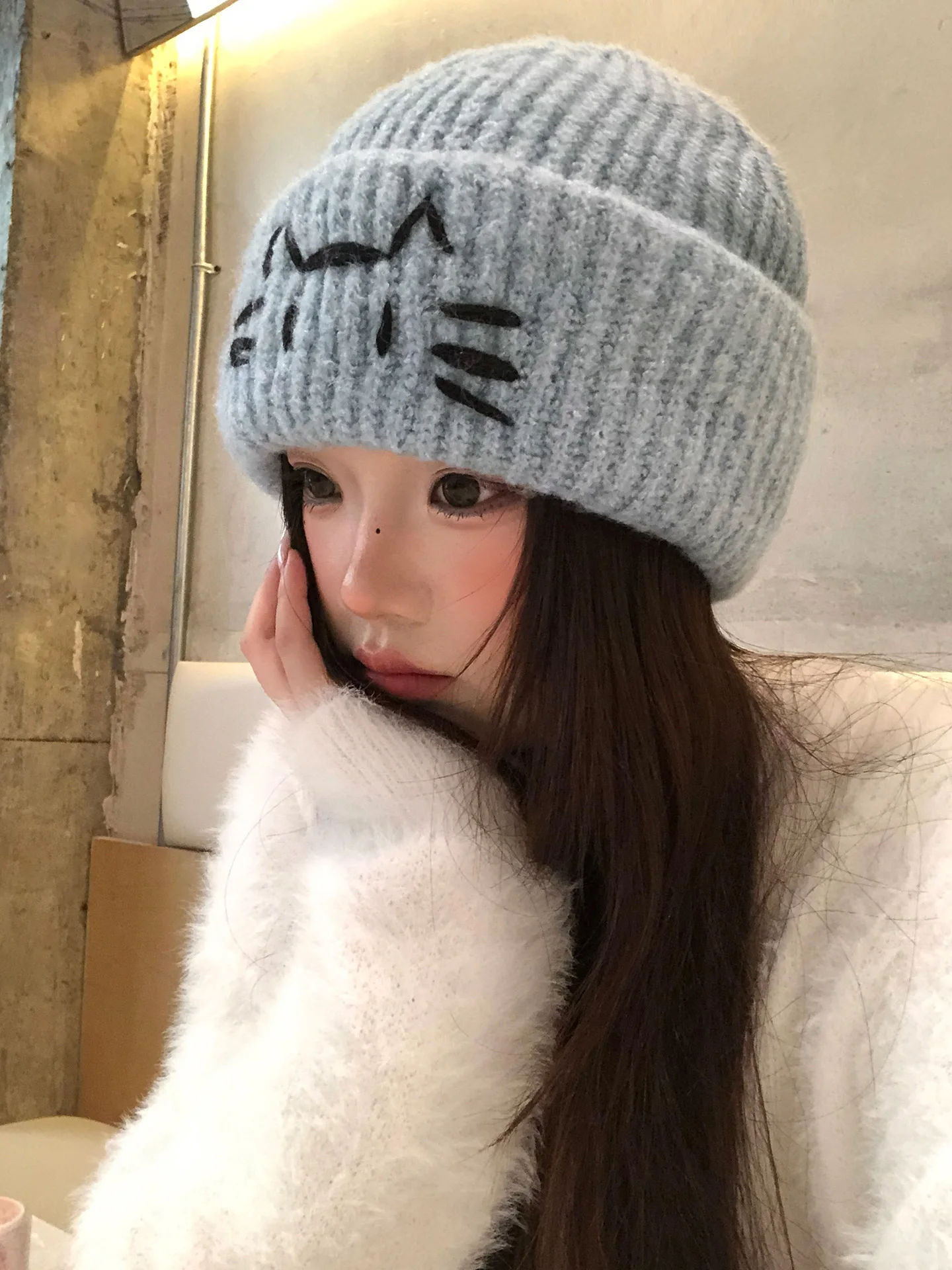 ニット帽を選びすぎて似合わない？可愛い猫デザインのニット帽で解決する方法とは？