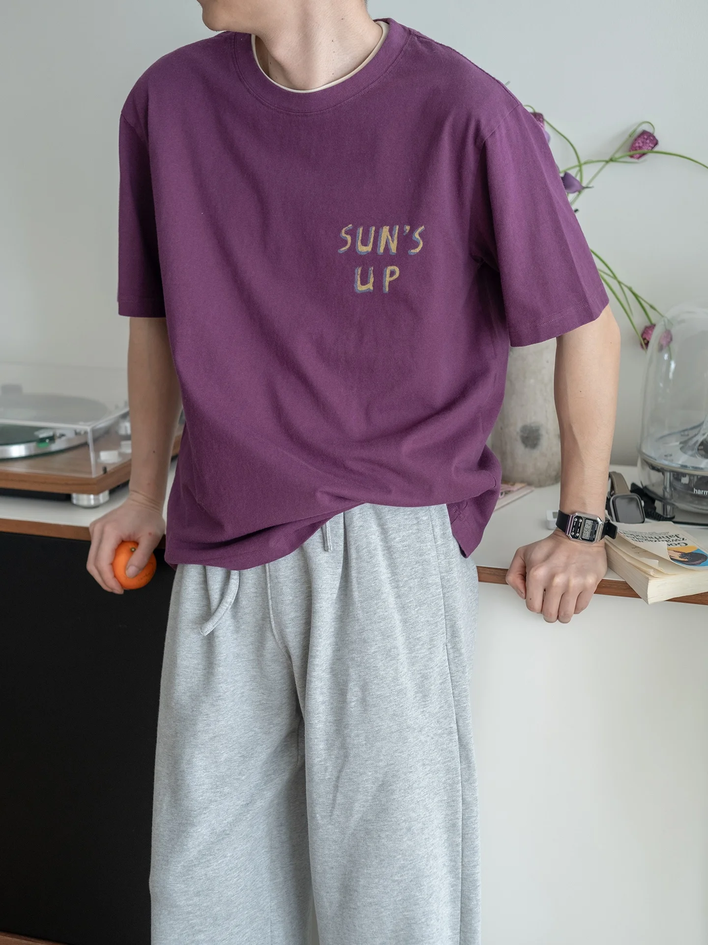 オフィスカジュアルのTシャツはどう選ぶ？デザインから価格まで徹底解説