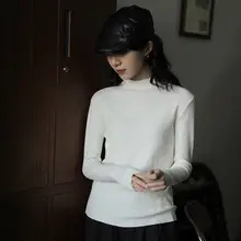 杏色のリブ編みハイネックニットトップス【秋冬用・女性・極上の柔らかさ・フィットデザイン】