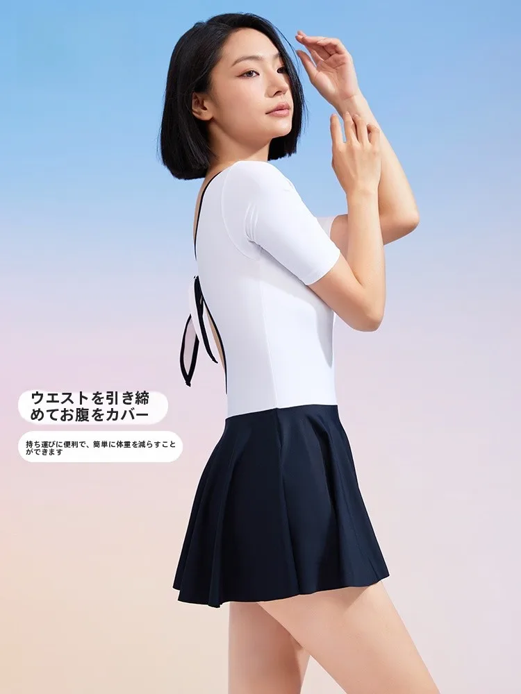 40代女性向けUVカットスリムワンピース水着：バックオープン設計とUPF50+の安全性を実証