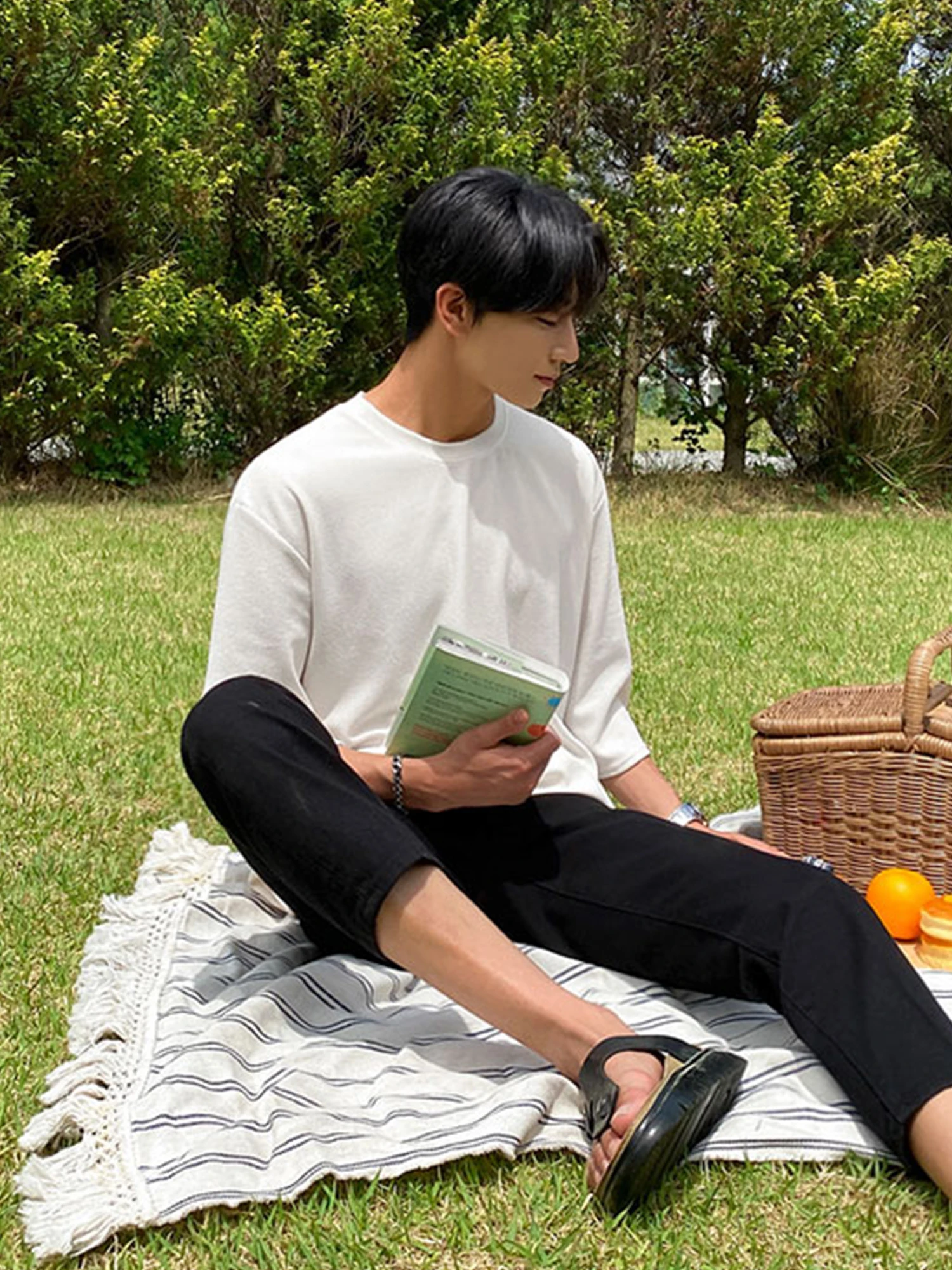30代のカジュアルメンズが春に着たい！シンプルな半袖Tシャツの選び方とは？